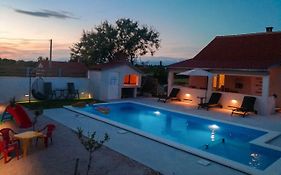 Holiday House Mia